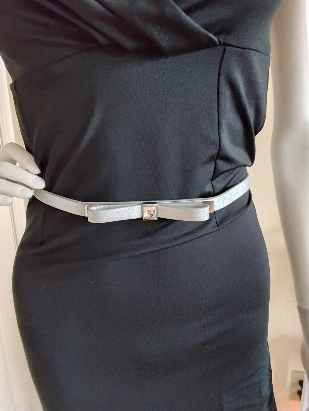 White House Black Market Sparkling Gray & Silver Belt – Size Medium NWT